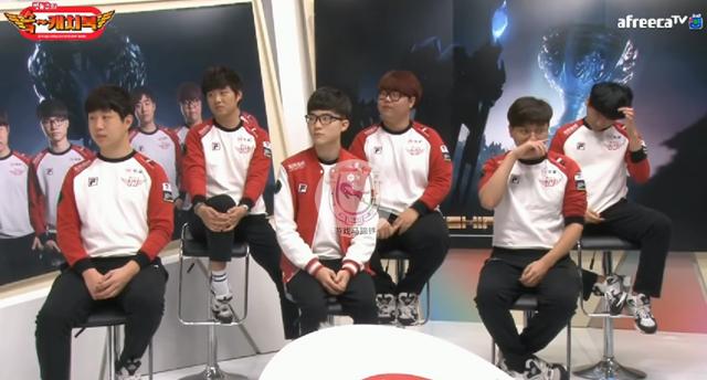 扎金花高手眼中的“垃圾牌”利用：如何用小对子偷走大底池。（高手视角下“垃圾牌”的妙用：用小对子撬走大底池）